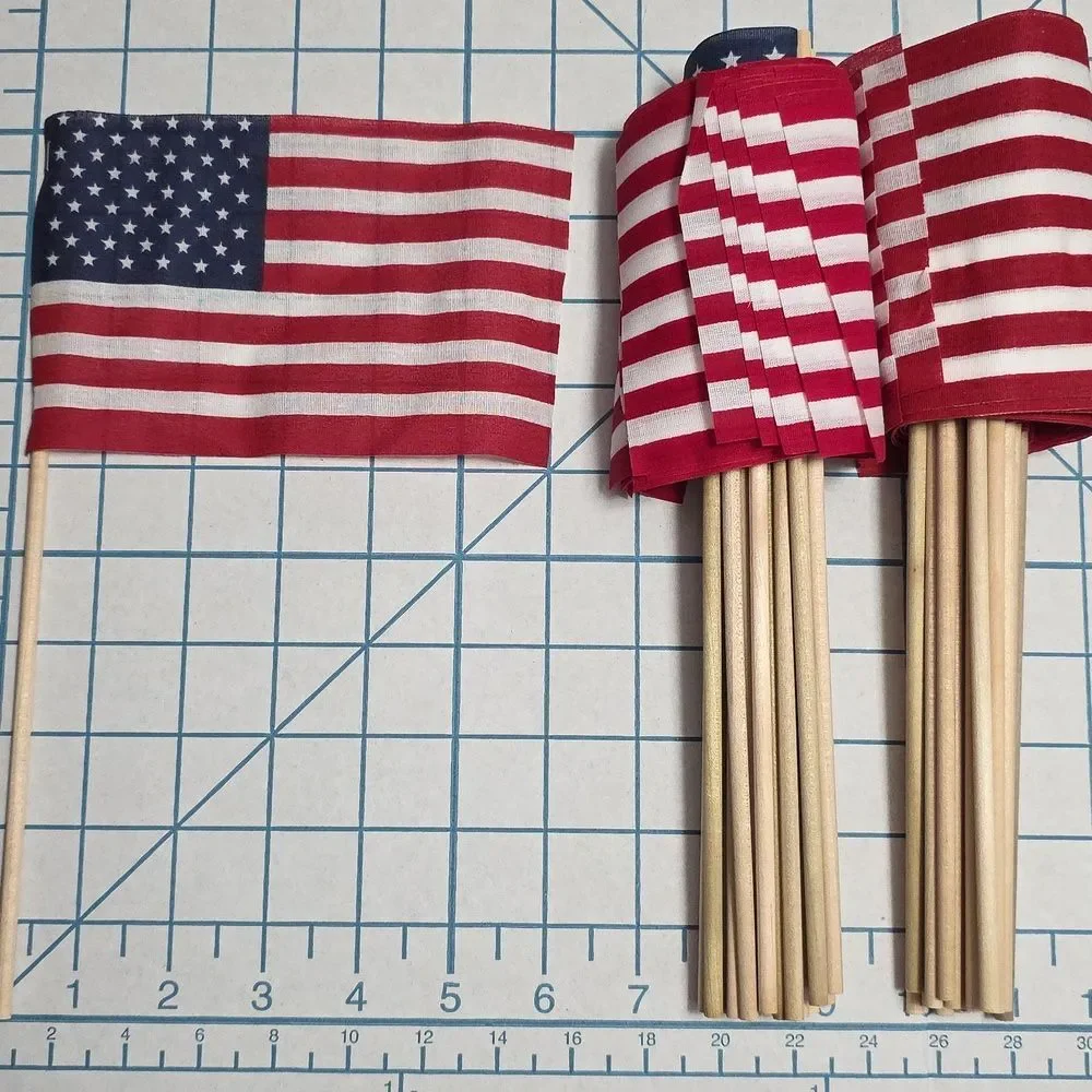 50 Pcs Small‎ American Flags with Wooden Sticks 4x6